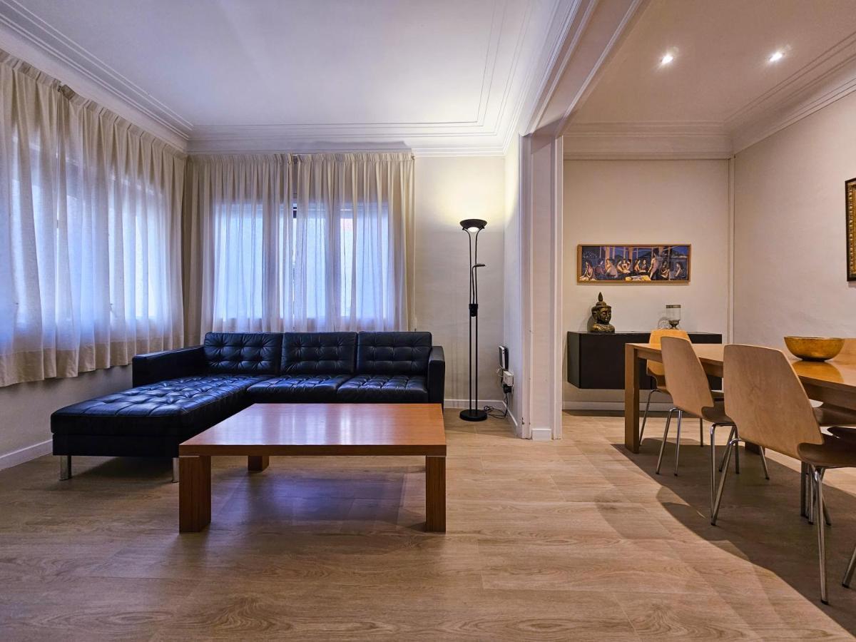Classbedroom Park Gueell Apartment Barcelona Exterior photo