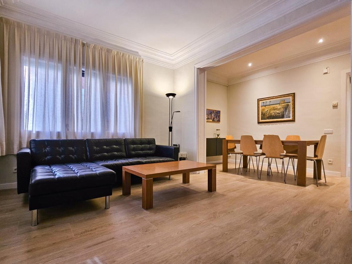 Classbedroom Park Gueell Apartment Barcelona Exterior photo