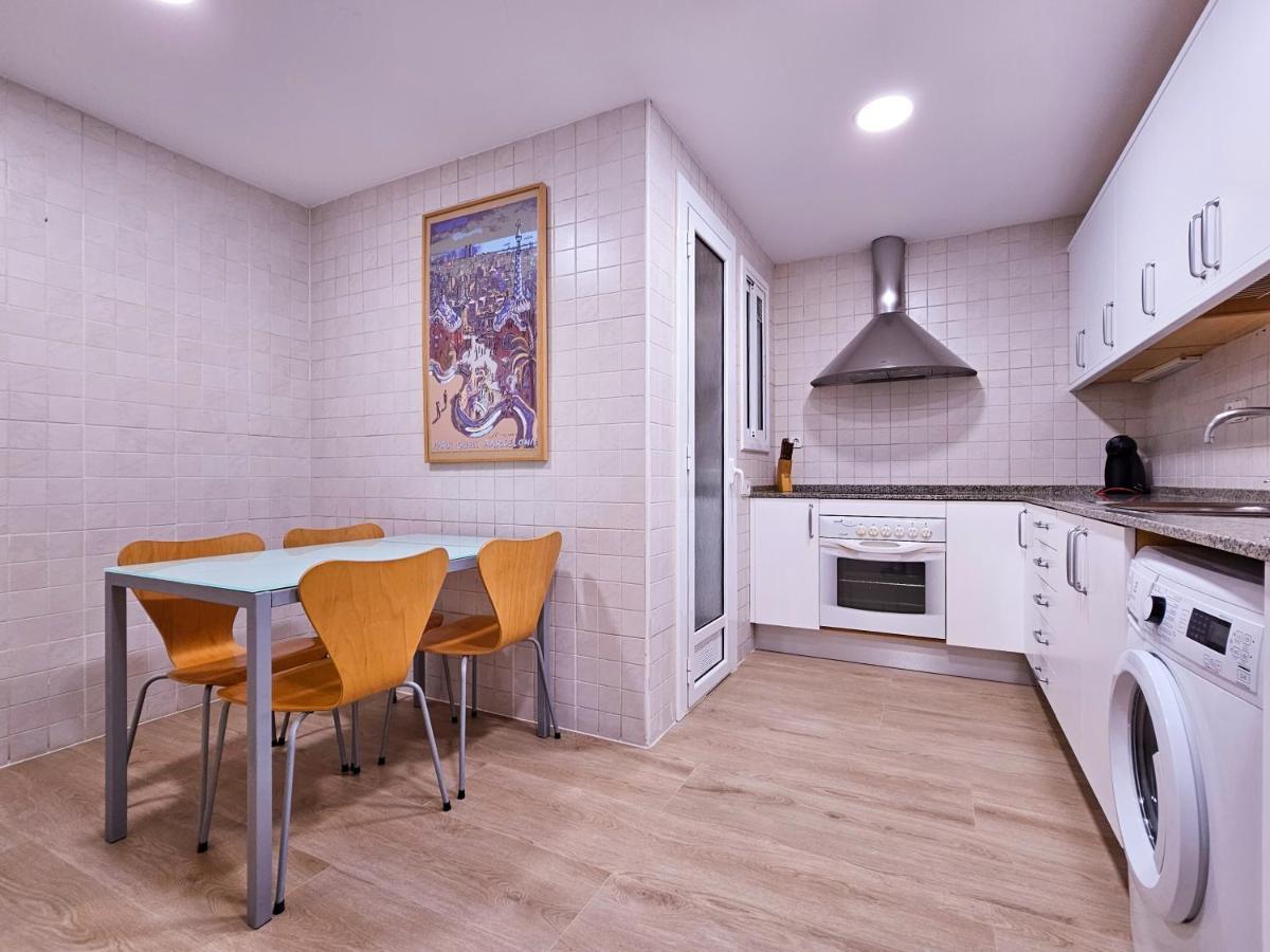 Classbedroom Park Gueell Apartment Barcelona Exterior photo