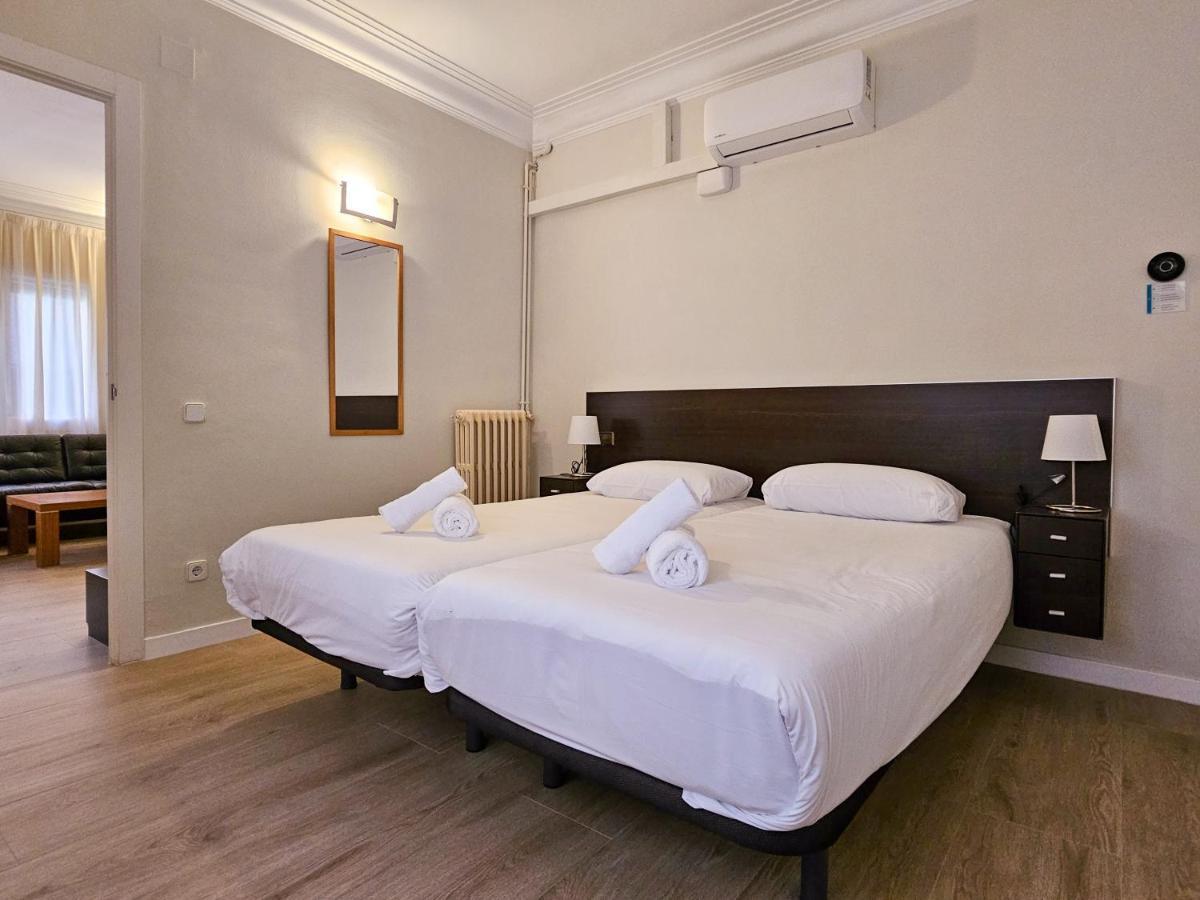 Classbedroom Park Gueell Apartment Barcelona Exterior photo